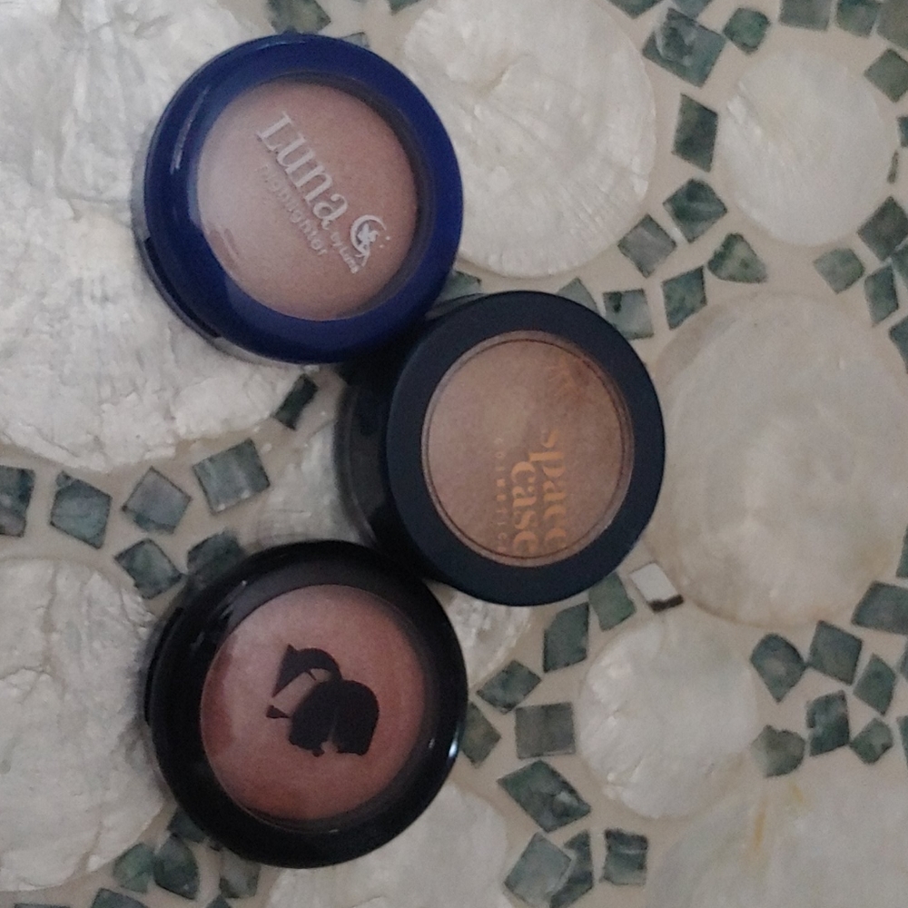 Face Highlighters - Picture 2 of 2